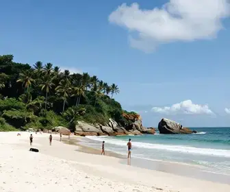 Descubra Ponta dos Fachos: A Praia Encantadora da Serra - ES